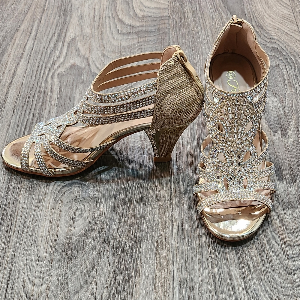 🚨SOLD🚨Gold 3 Inch Heels with Rhinestones| Women 6